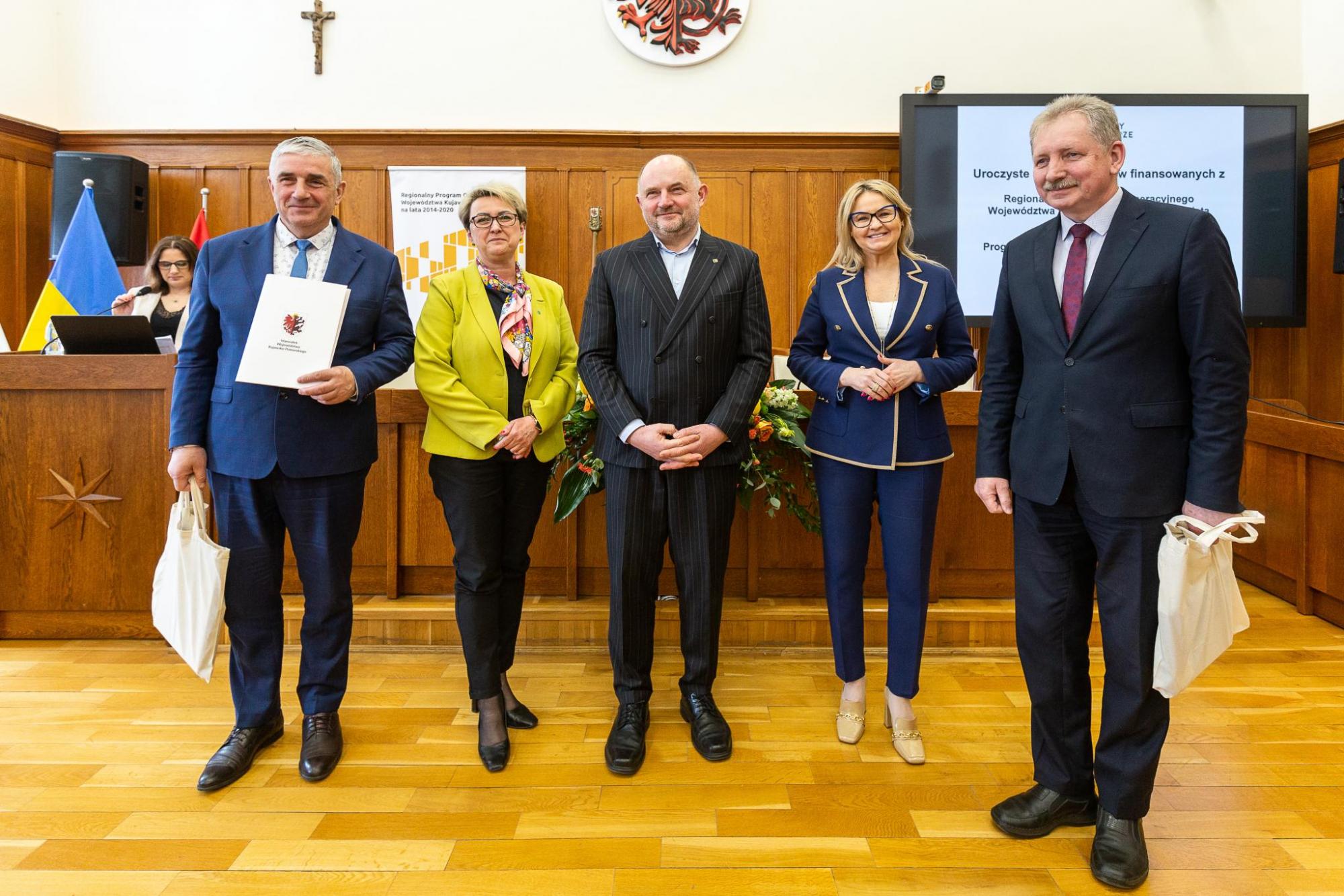 podpisanie umowy w Urzędzie Marszałkowskim w Toruniu