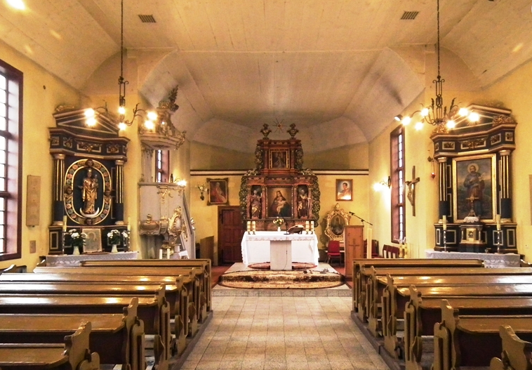 wnętrze kościoła w Dużej Cerkwicy, fot. parafia Kamień KRajeński